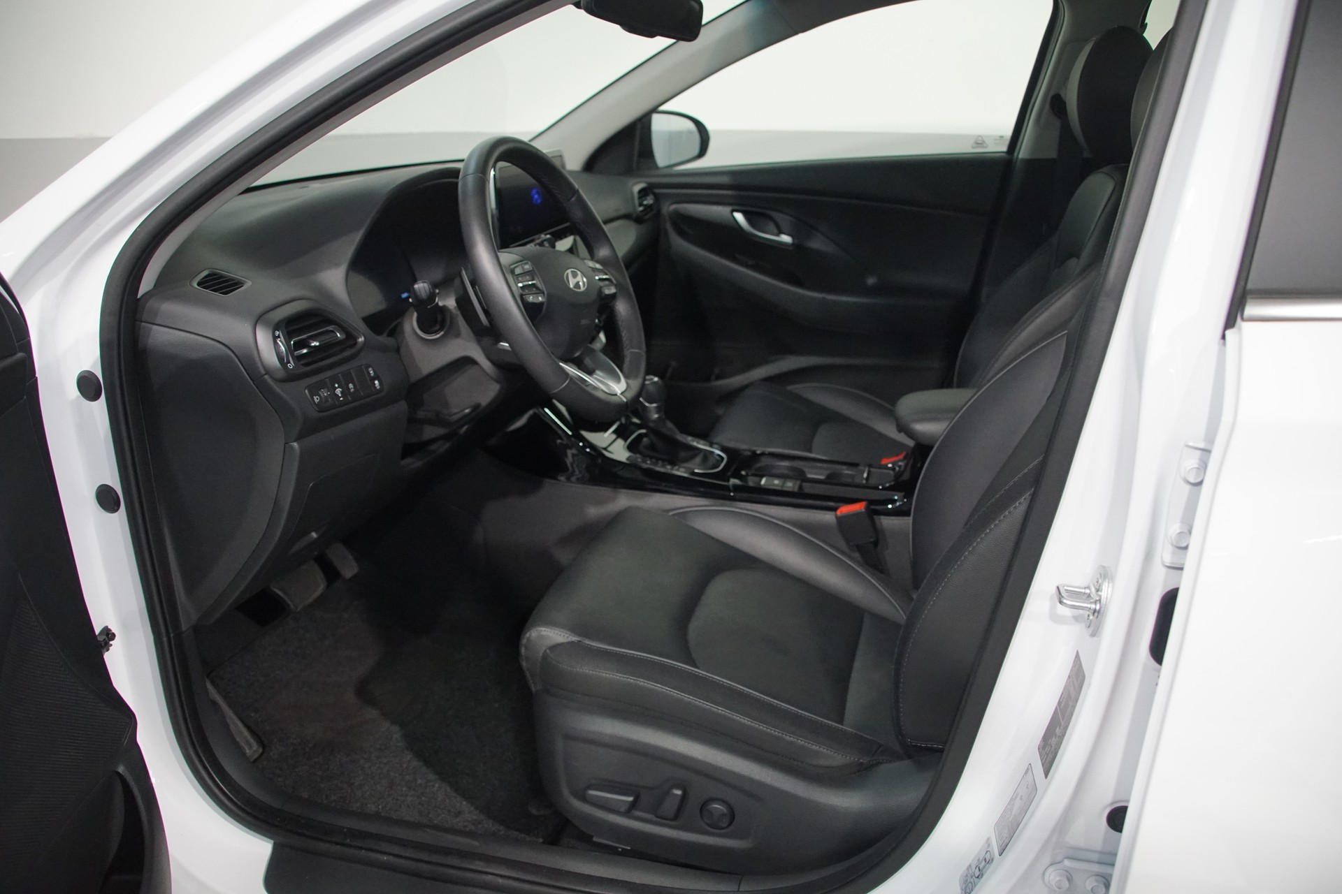 HYUNDAI i30 1.5 T-GDi Vertex 48V MH DCT *swiss* - 10