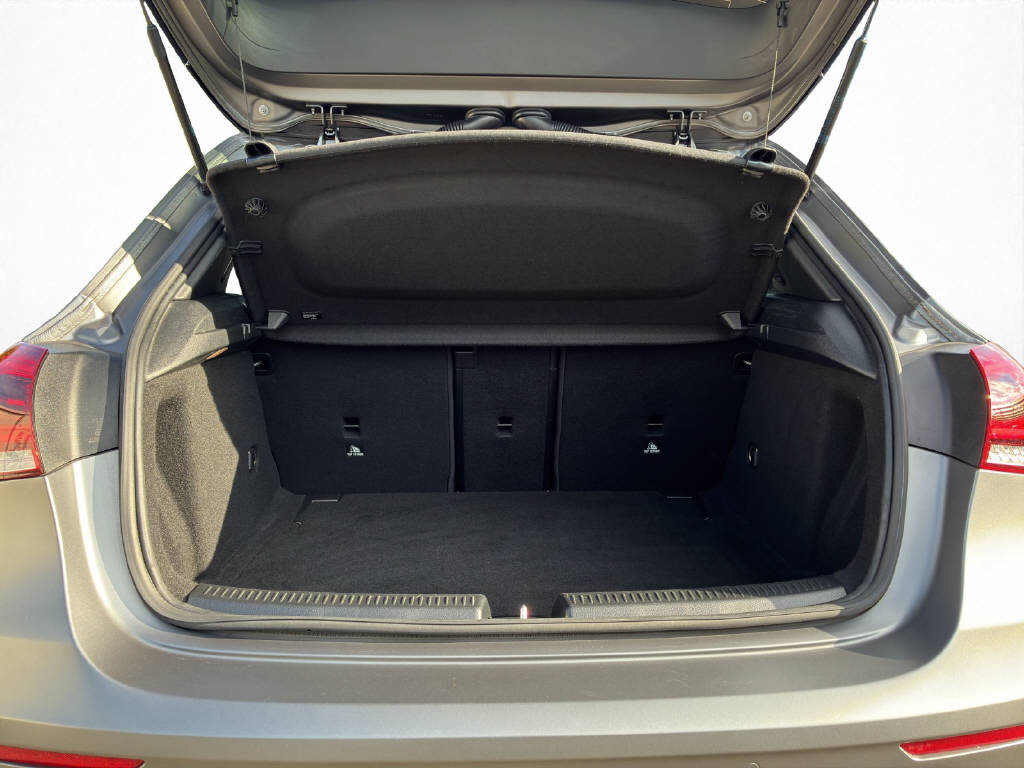 MERCEDES-BENZ A 250 AMG Line 4M Edition 1 - 9