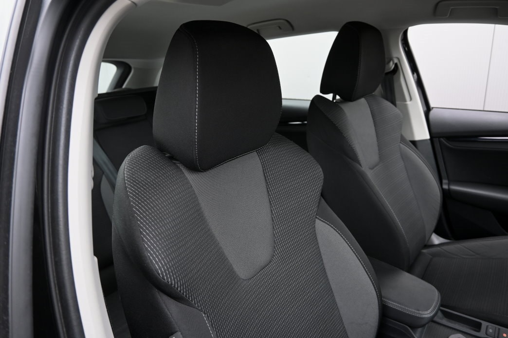 SKODA Octavia Combi 2.0 TDI DSG Ambition - 6