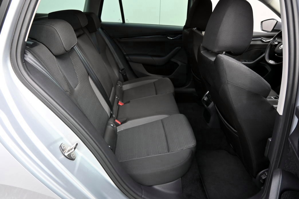 SKODA Octavia Combi 2.0 TDI DSG Ambition - 8