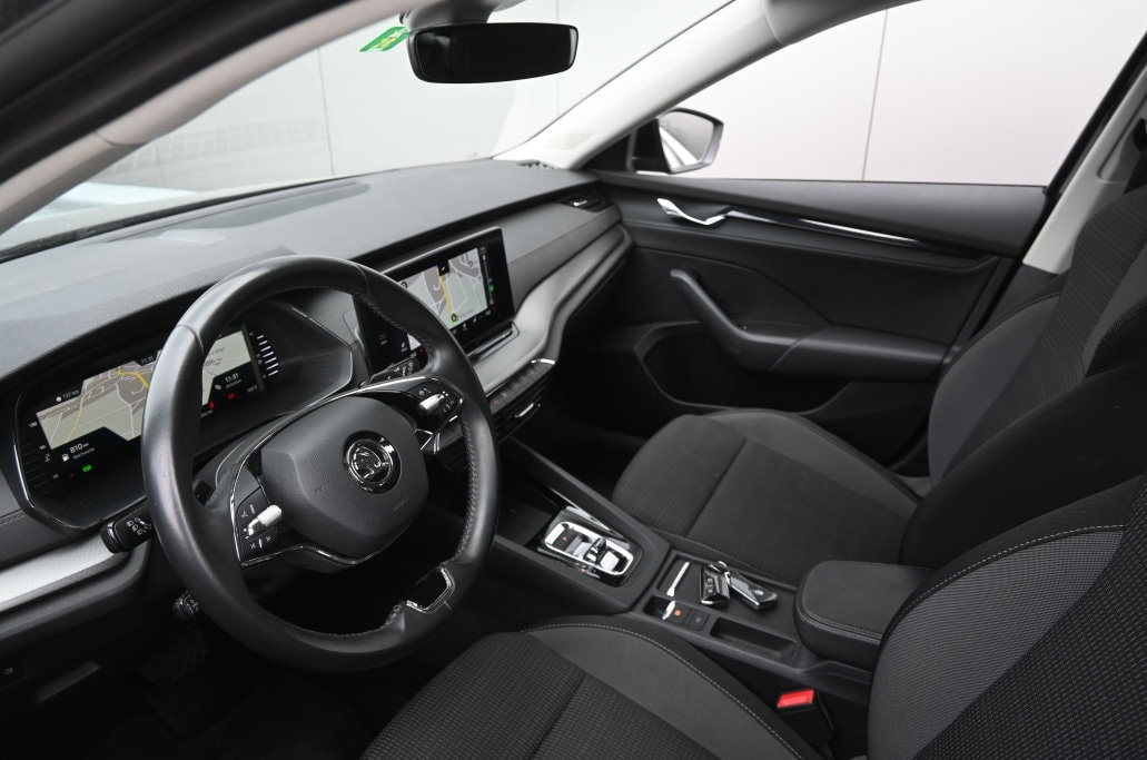 SKODA Octavia Combi 2.0 TDI DSG Ambition - 9