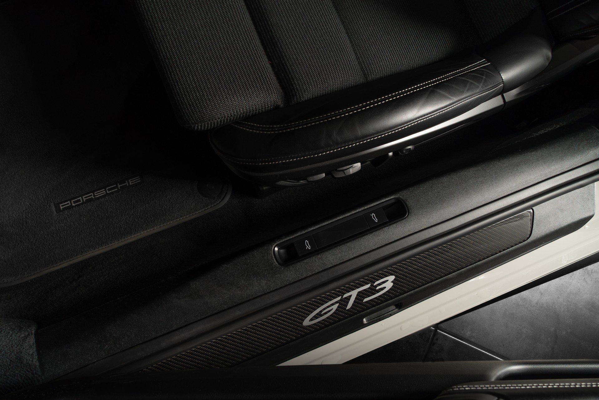 PORSCHE 911 GT3 Touring PDK - 16