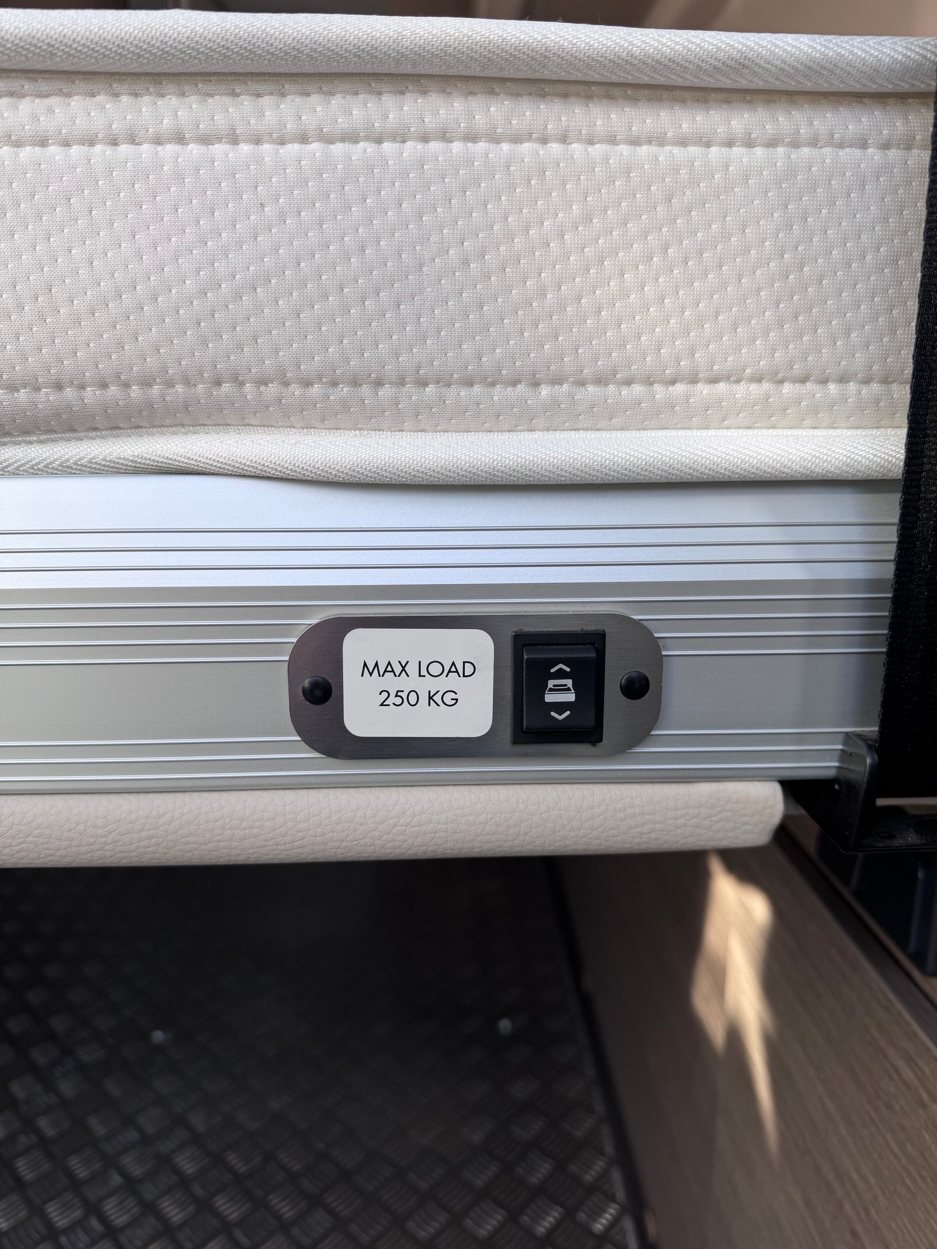 CHALLENGER V210 Road Edition Premium - 13