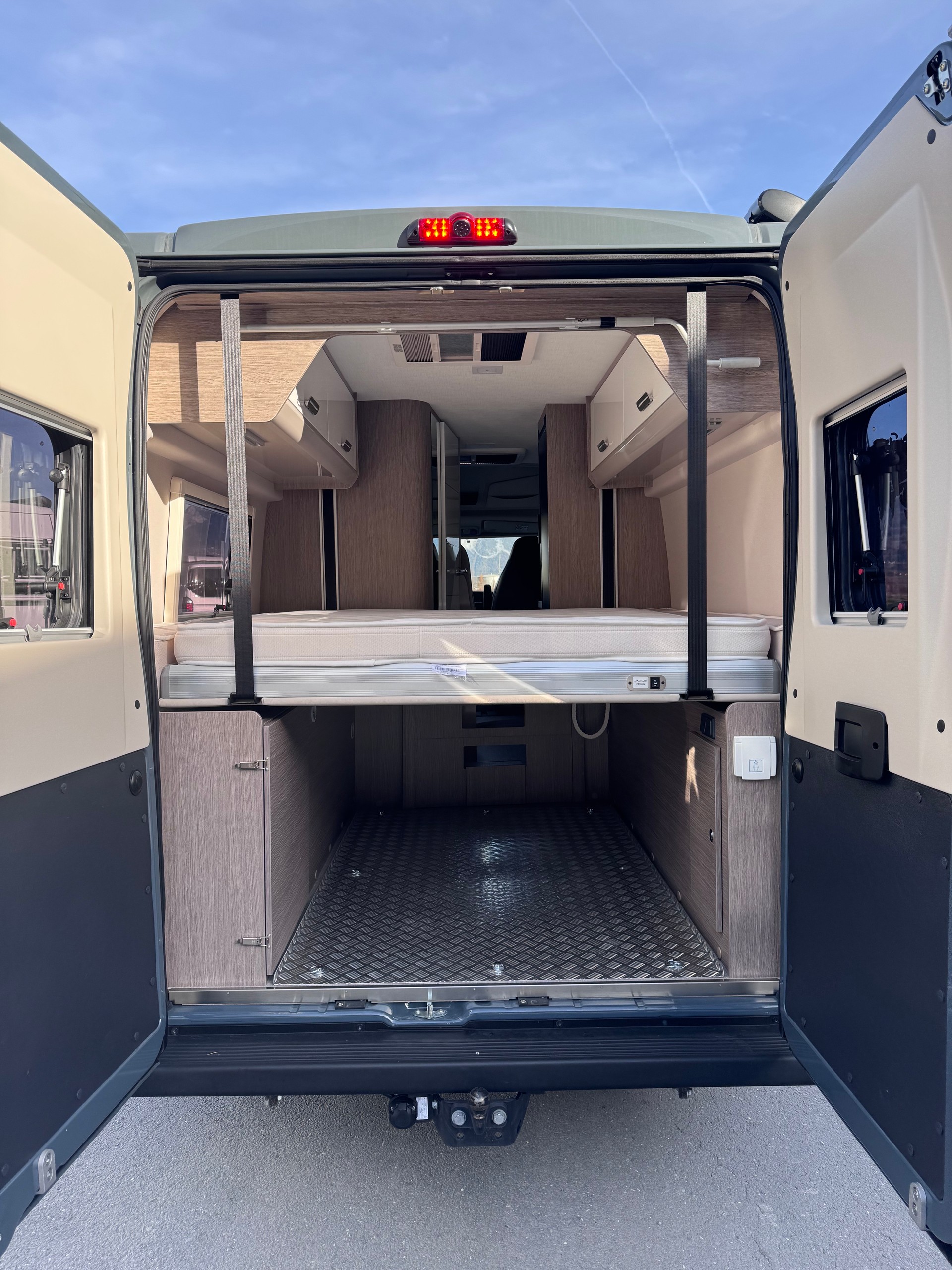 CHALLENGER V210 Road Edition Premium - 12