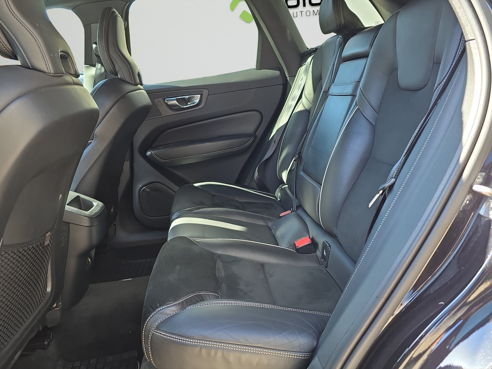 VOLVO XC60 D4 AWD R-Design Geartronic - 12