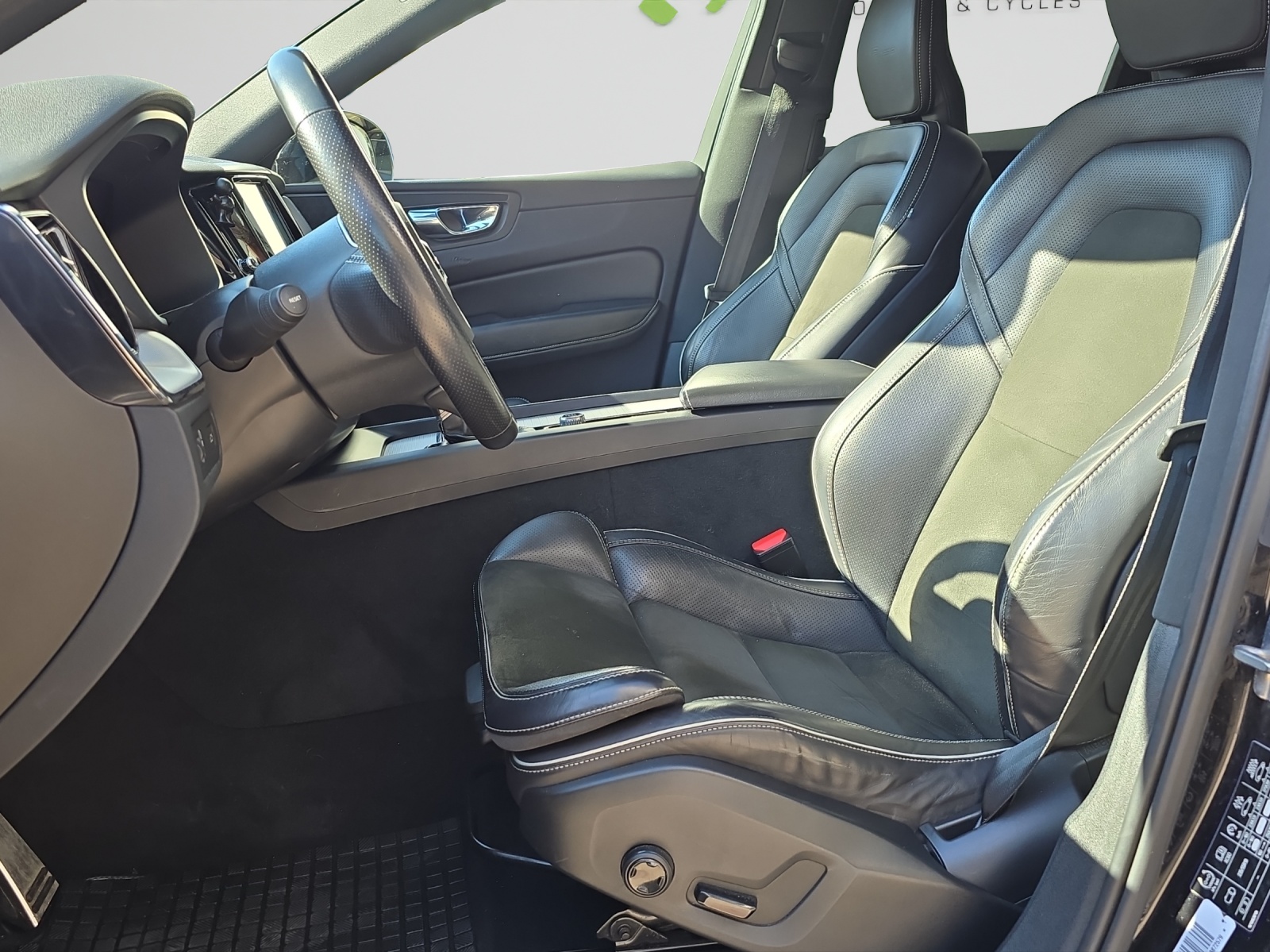 VOLVO XC60 D4 AWD R-Design Geartronic - 11