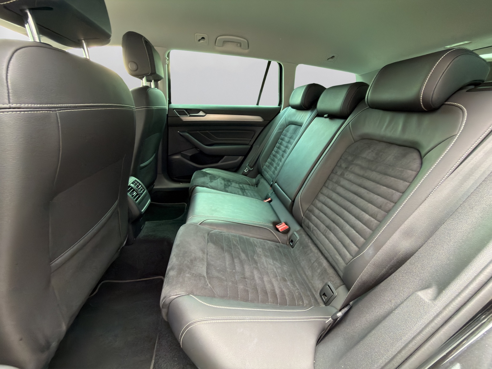 VW Passat 2.0 TDI BMT Elegance 4Motion DSG - 11