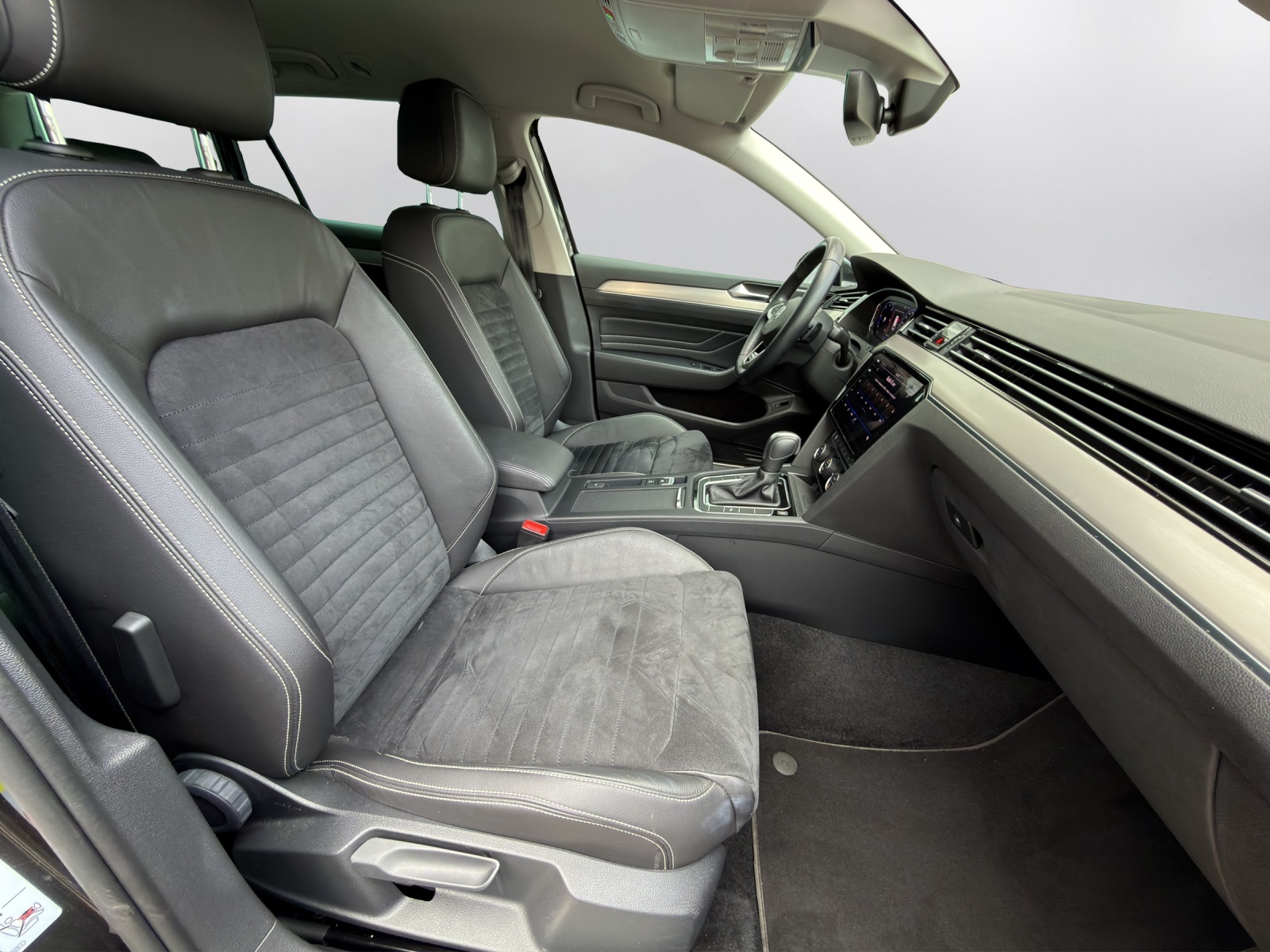 VW Passat 2.0 TDI BMT Elegance 4Motion DSG - 14