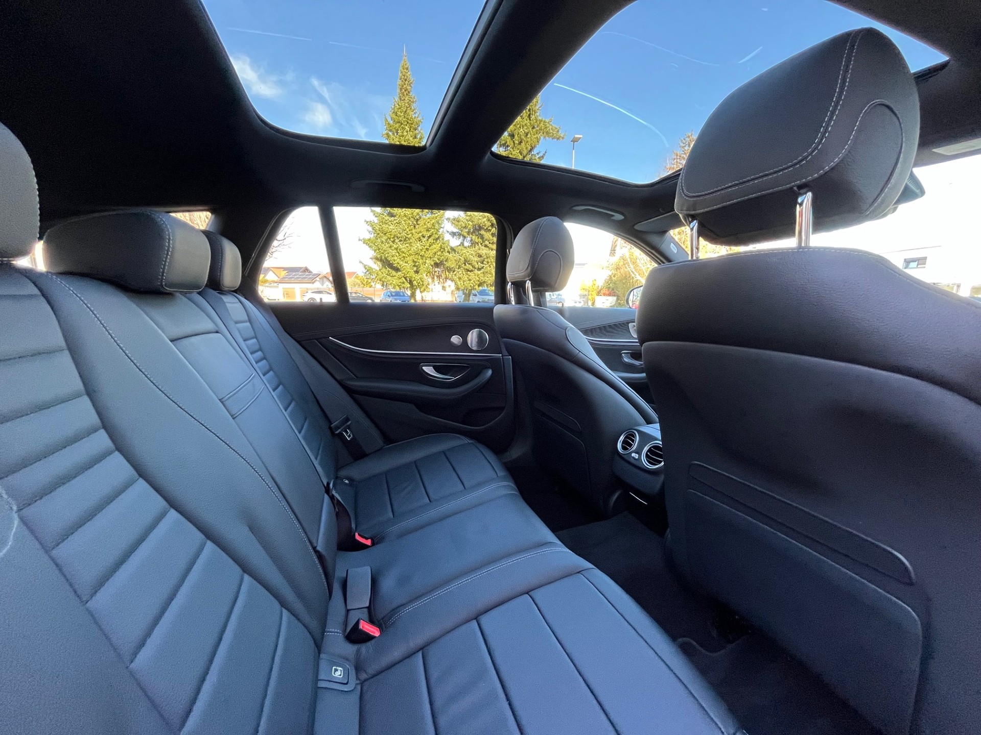 MERCEDES-BENZ E 220 d T 4Matic Swiss Star 9G-Tronic - 10