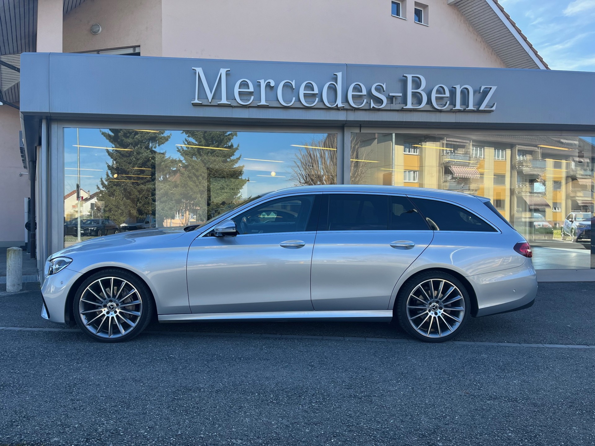 MERCEDES-BENZ E 220 d T 4Matic Swiss Star 9G-Tronic - 3