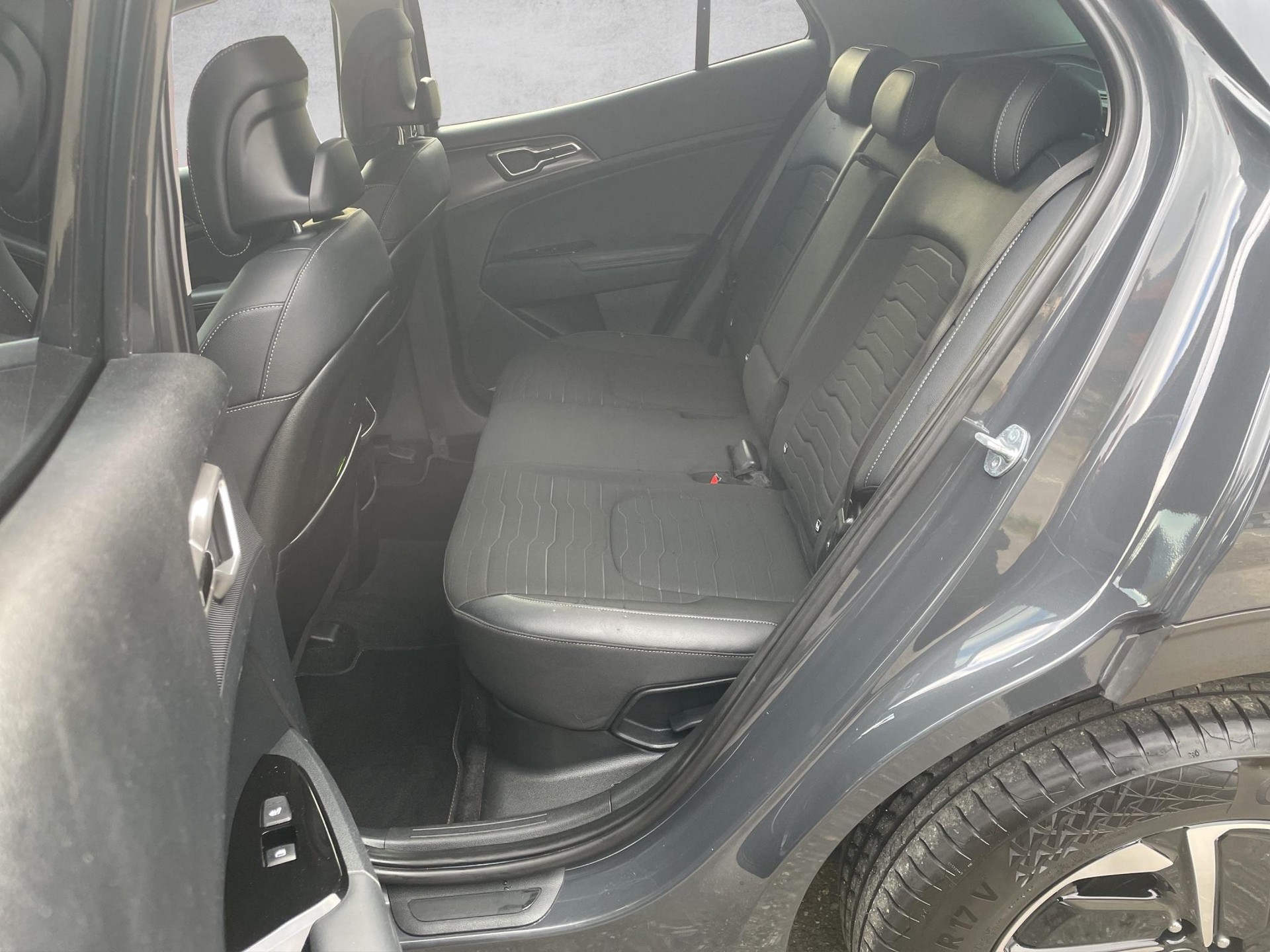 KIA Sportage 1.6T-GDi HEV Power Edition 4x4 A - 14