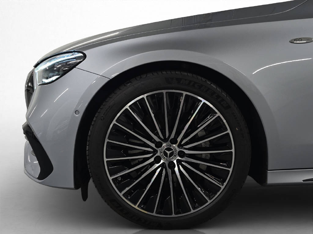 MERCEDES-BENZ E 300 de AMG Line 4Matic T-Modell - 8