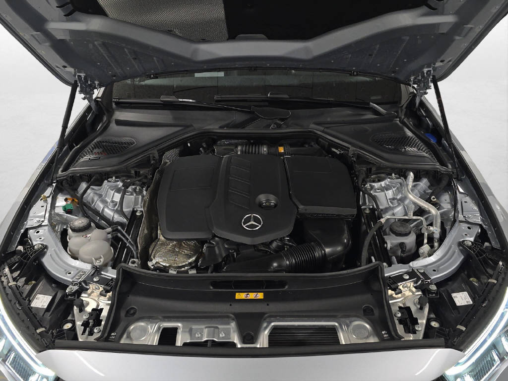 MERCEDES-BENZ E 300 de AMG Line 4Matic T-Modell - 10