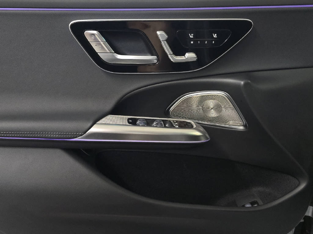 MERCEDES-BENZ E 300 de AMG Line 4Matic T-Modell - 7