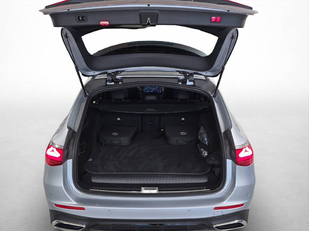 MERCEDES-BENZ E 300 de AMG Line 4Matic T-Modell - 9