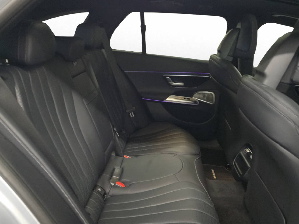 MERCEDES-BENZ E 300 de AMG Line 4Matic T-Modell - 13