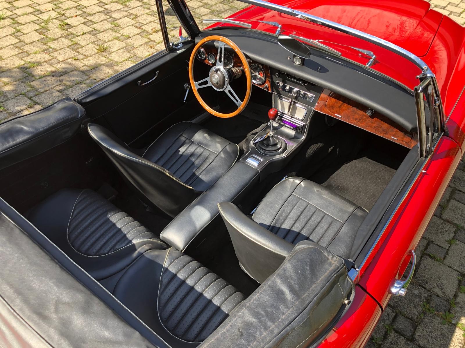 AUSTIN-HEALEY 3000 MKIII BJ8 - 5