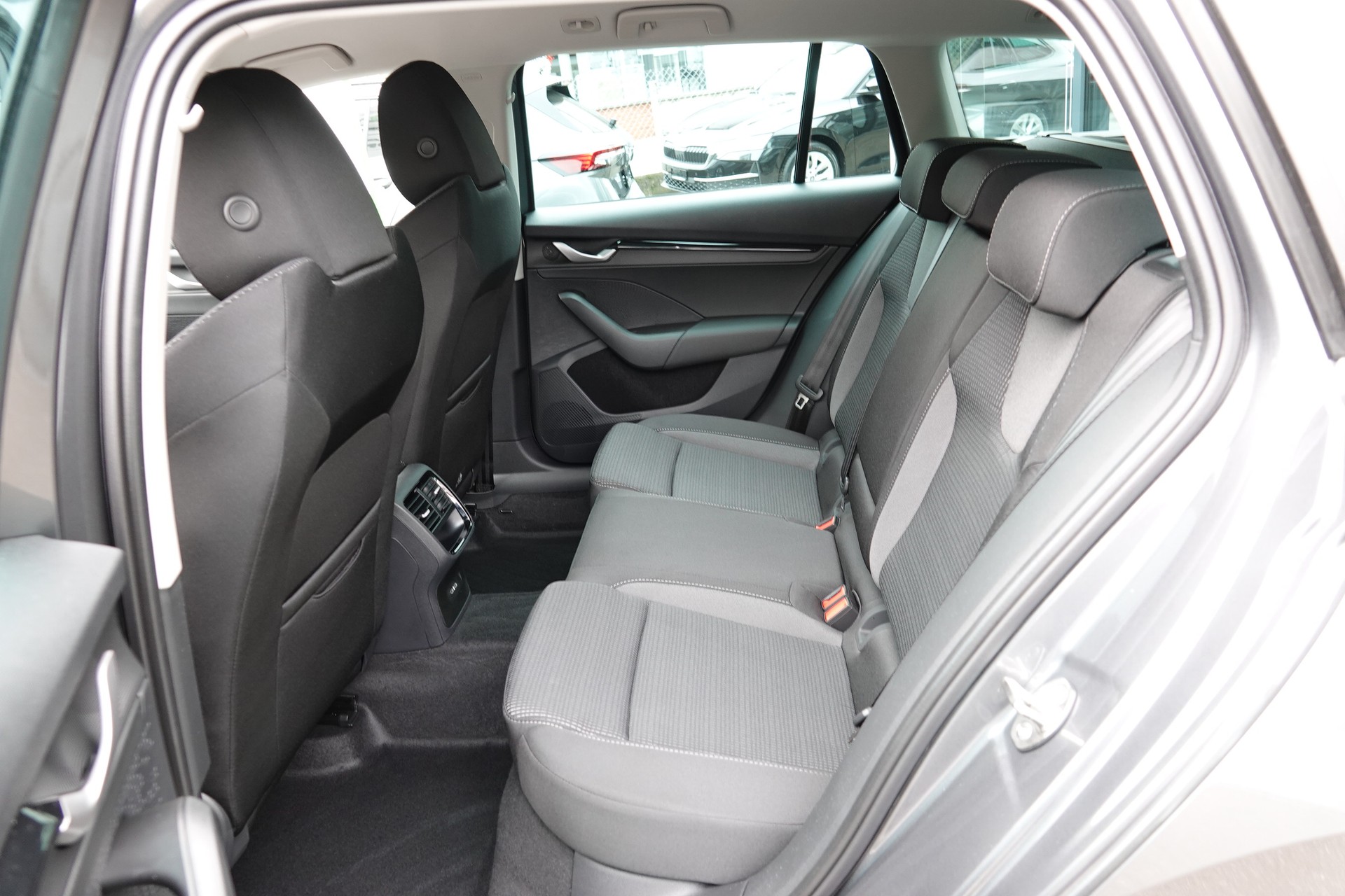 SKODA Octavia 1.5 TSI mHEV Sel. - 14