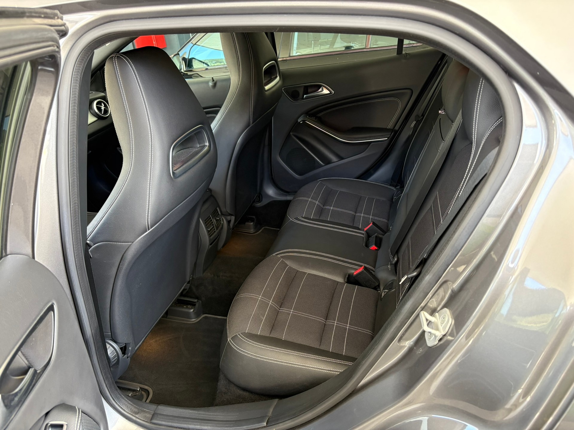 MERCEDES-BENZ GLA 200 CDI Swiss Edition 4 Matic - 16