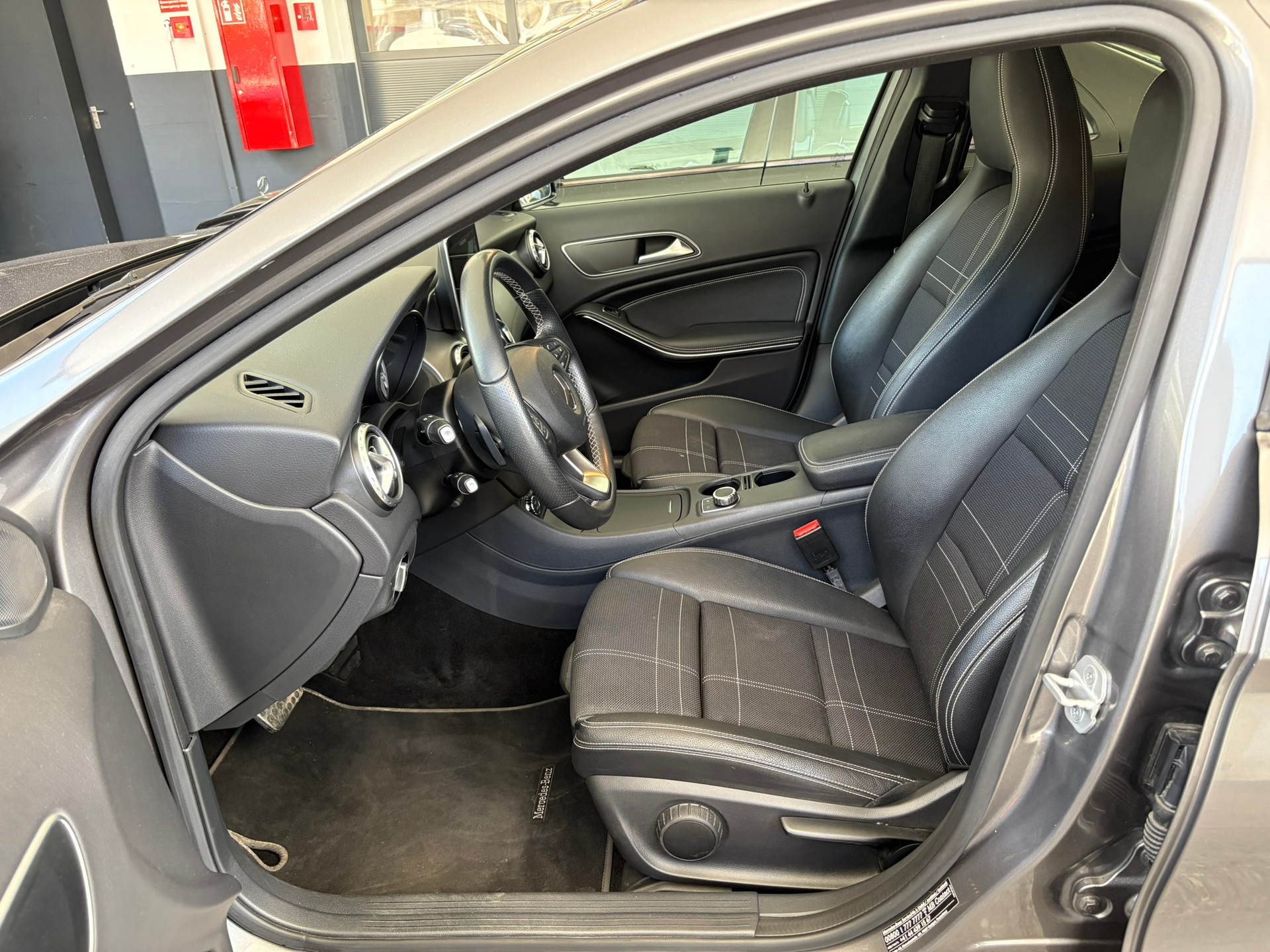 MERCEDES-BENZ GLA 200 CDI Swiss Edition 4 Matic - 9