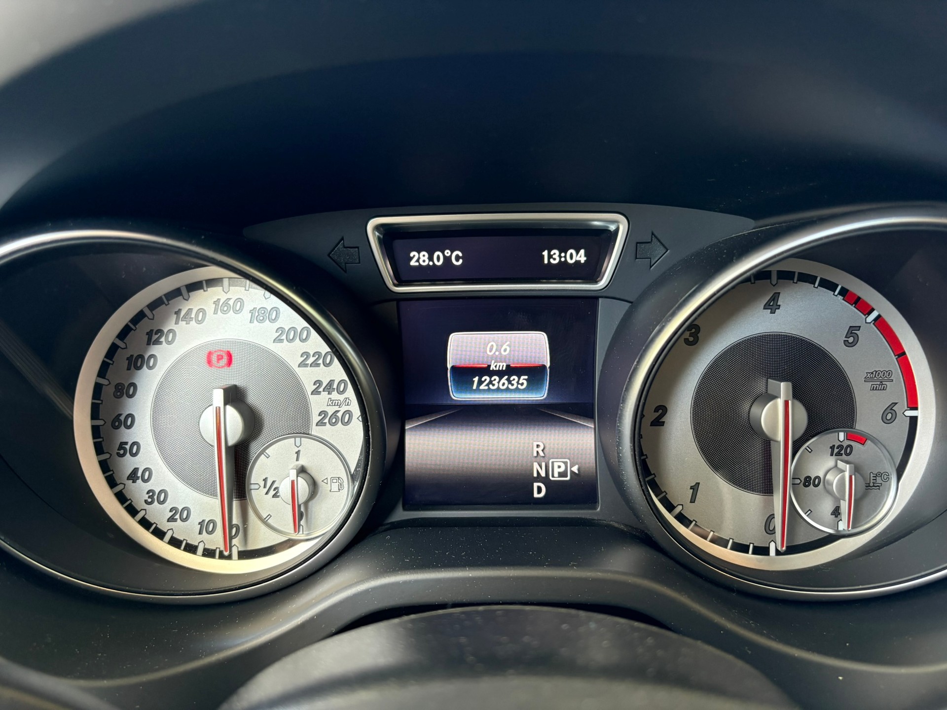 MERCEDES-BENZ GLA 200 CDI Swiss Edition 4 Matic - 12