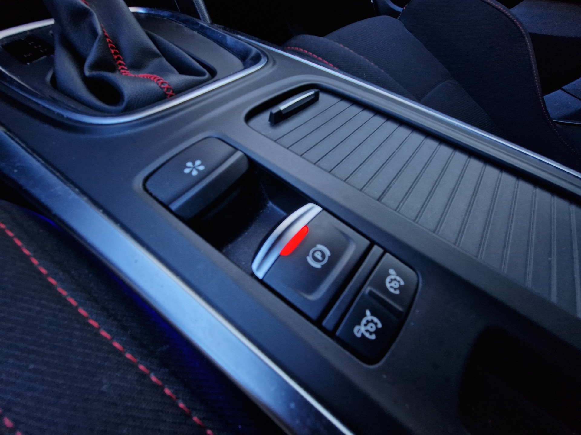 RENAULT Mégane Sport 1.8 T Trophy EDC - 10