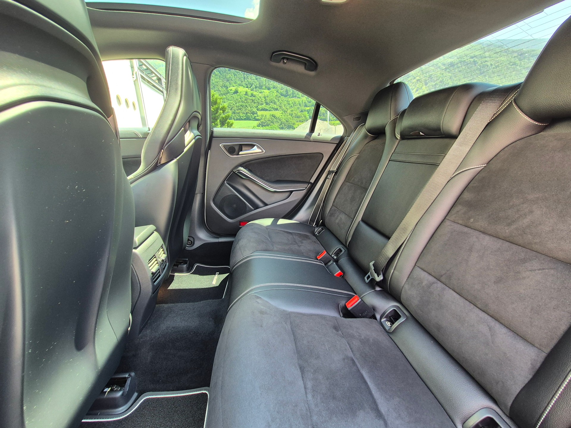 MERCEDES-BENZ CLA 45 AMG 4Matic Speedshift - 10