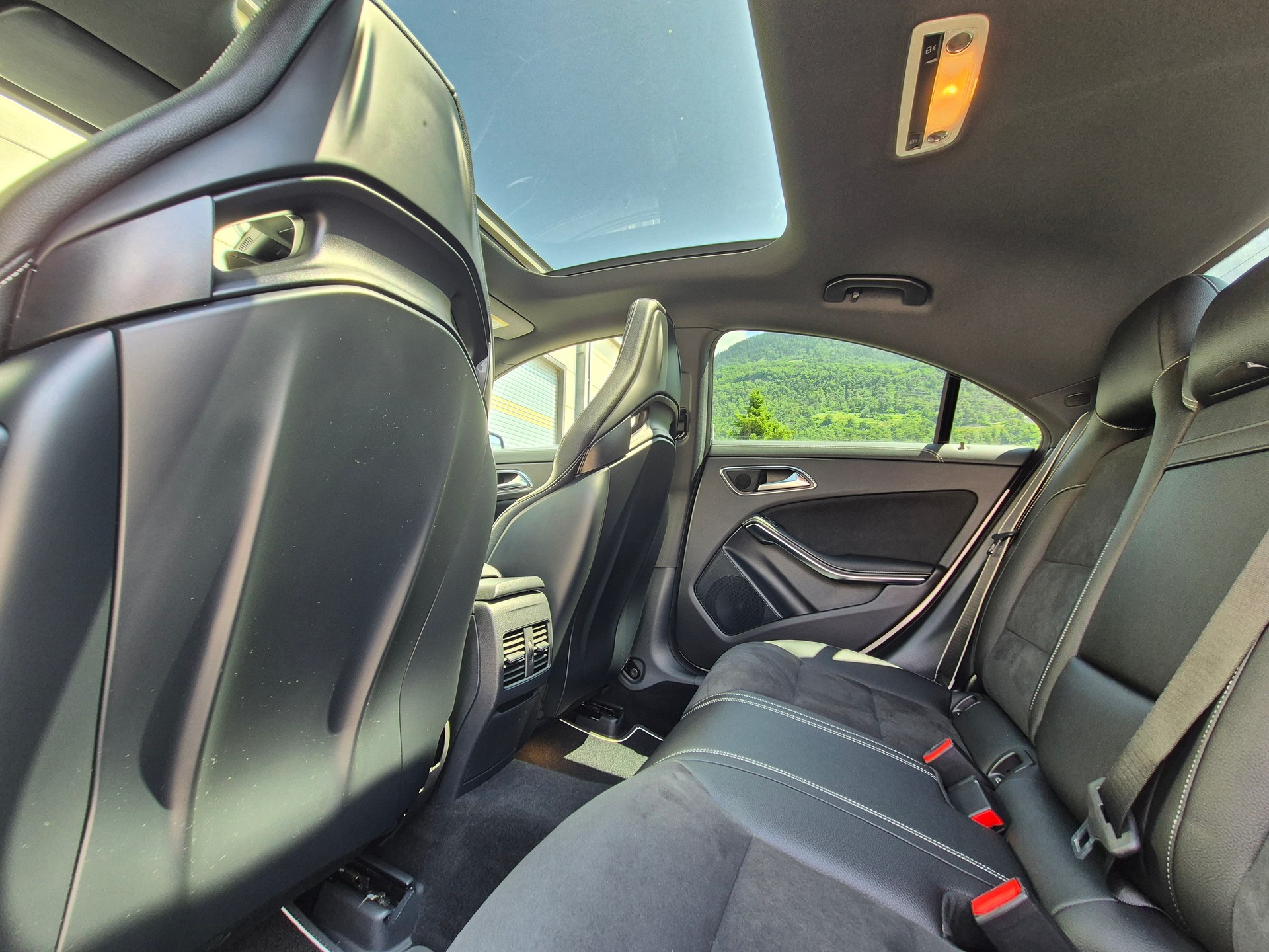 MERCEDES-BENZ CLA 45 AMG 4Matic Speedshift - 9