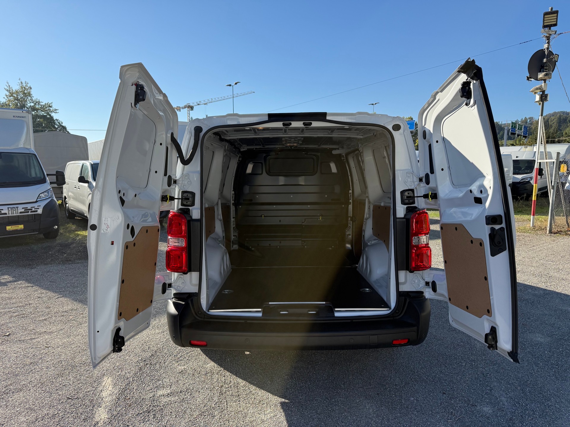 CITROEN Jumpy XL 2.2 BlueHDi 150 PS EAT8 Automat 1159 Kg.. Nutzlast - 6