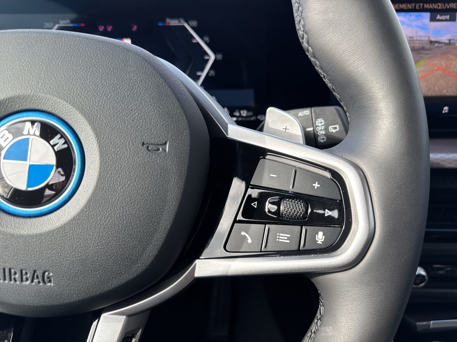 BMW 330e x DriveTouring Steptronic M Sport Pro - 17