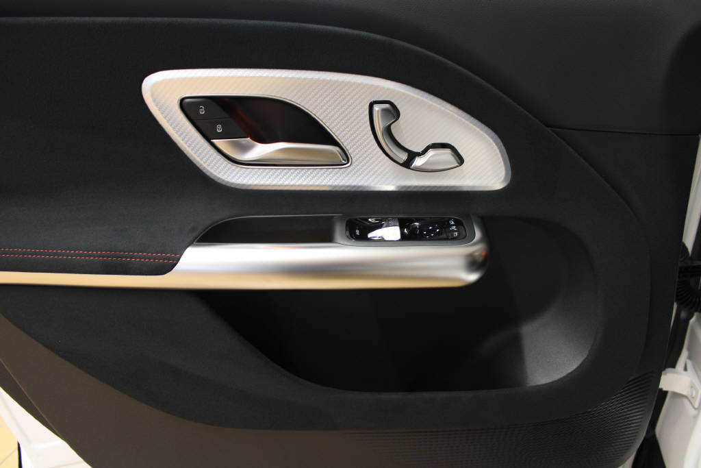 MERCEDES-BENZ GLB 350 4Matic with EQ Technology - 10