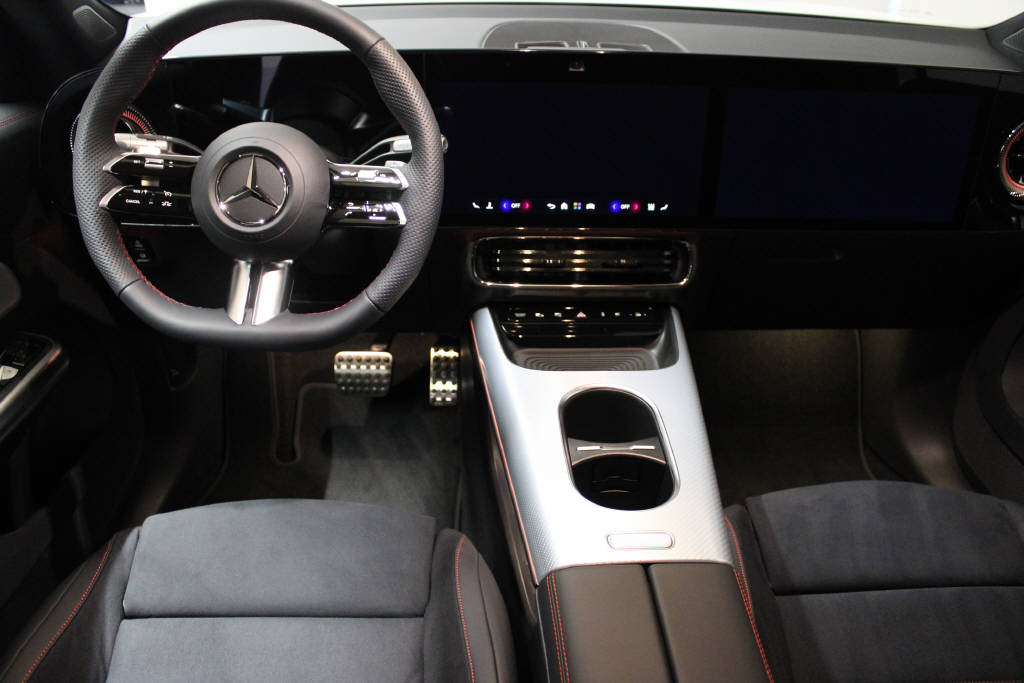 MERCEDES-BENZ GLB 350 4Matic with EQ Technology - 8