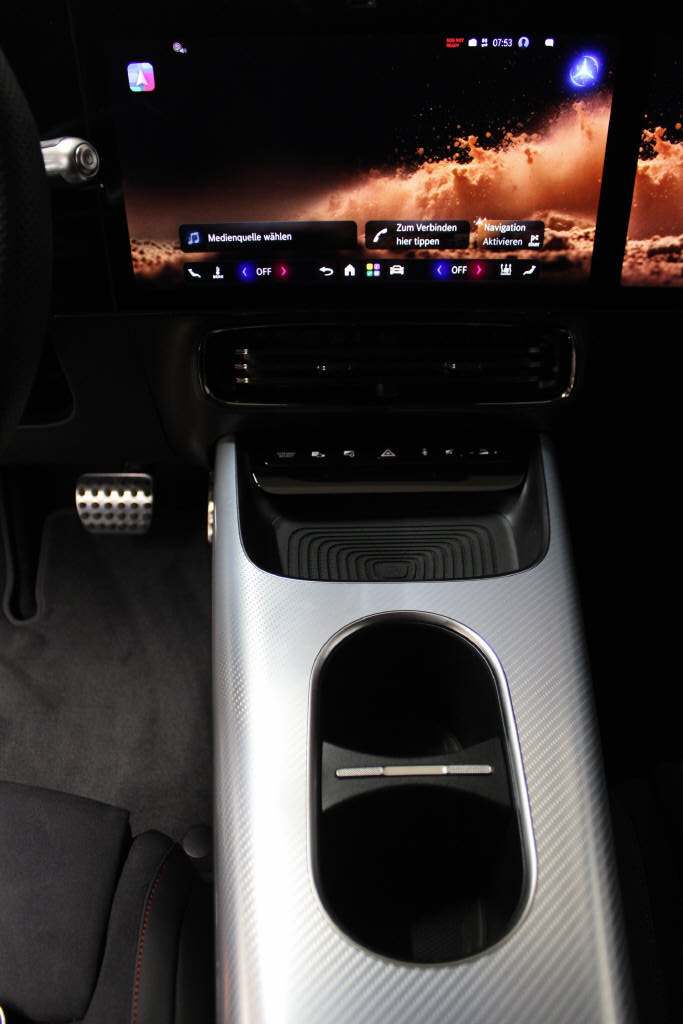 MERCEDES-BENZ GLB 350 4Matic with EQ Technology - 11