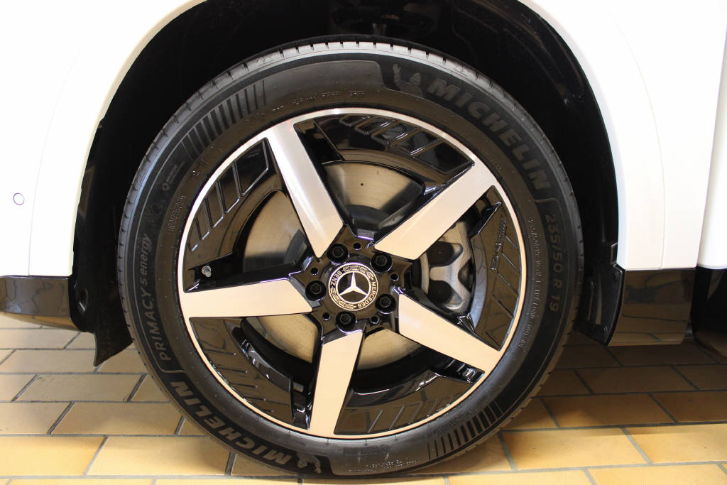 MERCEDES-BENZ GLB 350 4Matic with EQ Technology - 16