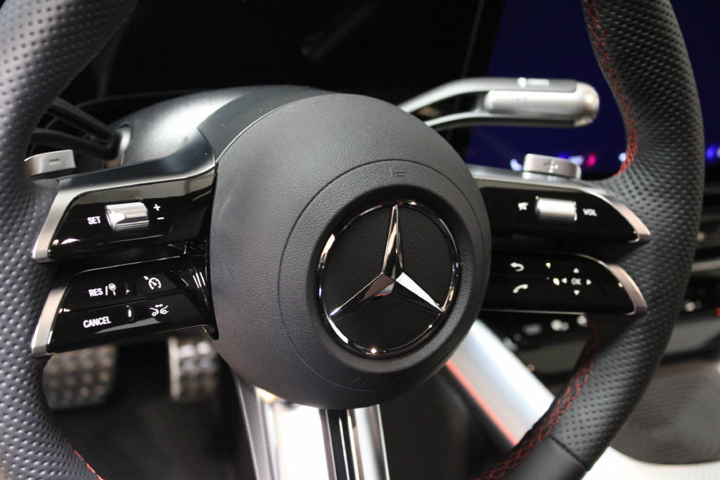 MERCEDES-BENZ GLB 350 4Matic with EQ Technology - 9