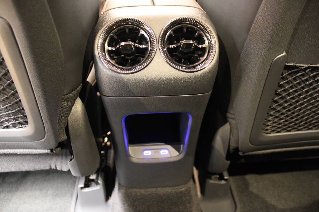 MERCEDES-BENZ GLB 350 4Matic with EQ Technology - 14