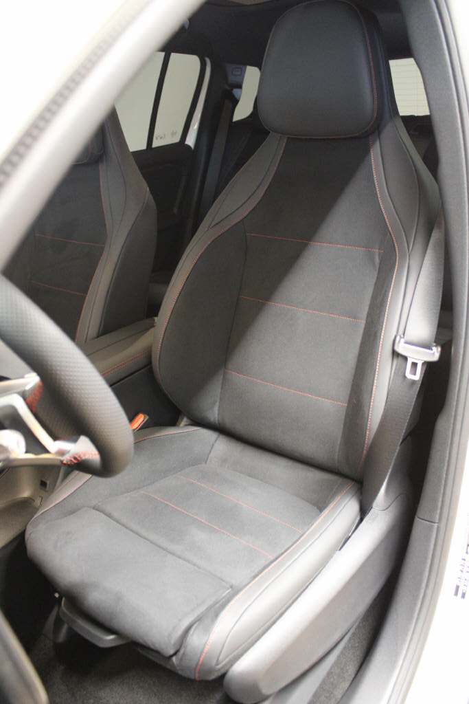 MERCEDES-BENZ GLB 350 4Matic with EQ Technology - 6