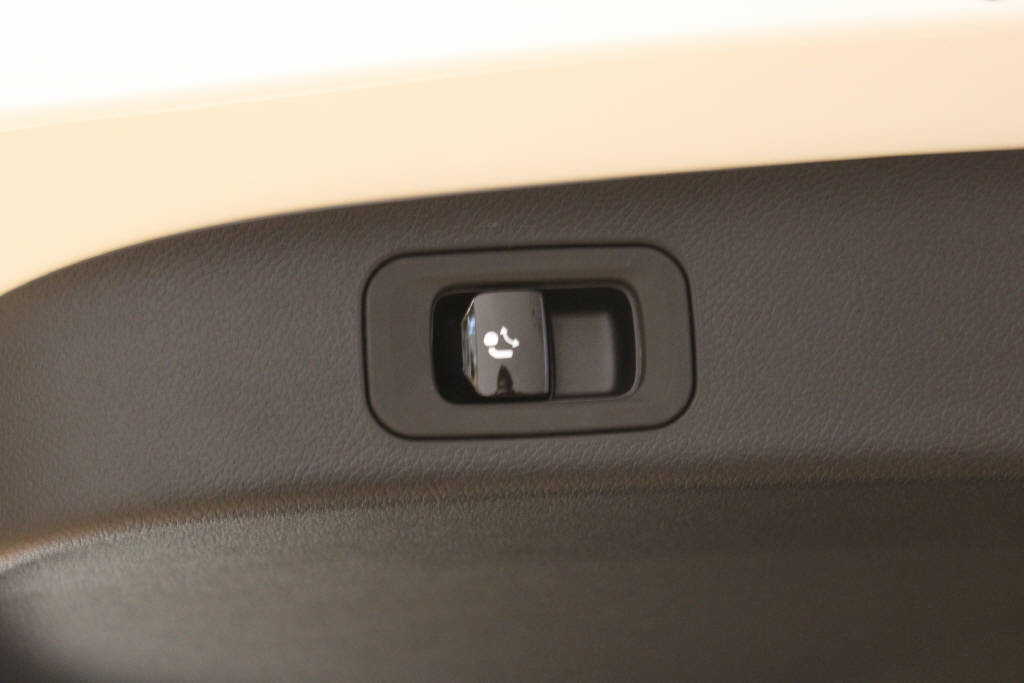 MERCEDES-BENZ GLB 350 4Matic with EQ Technology - 15