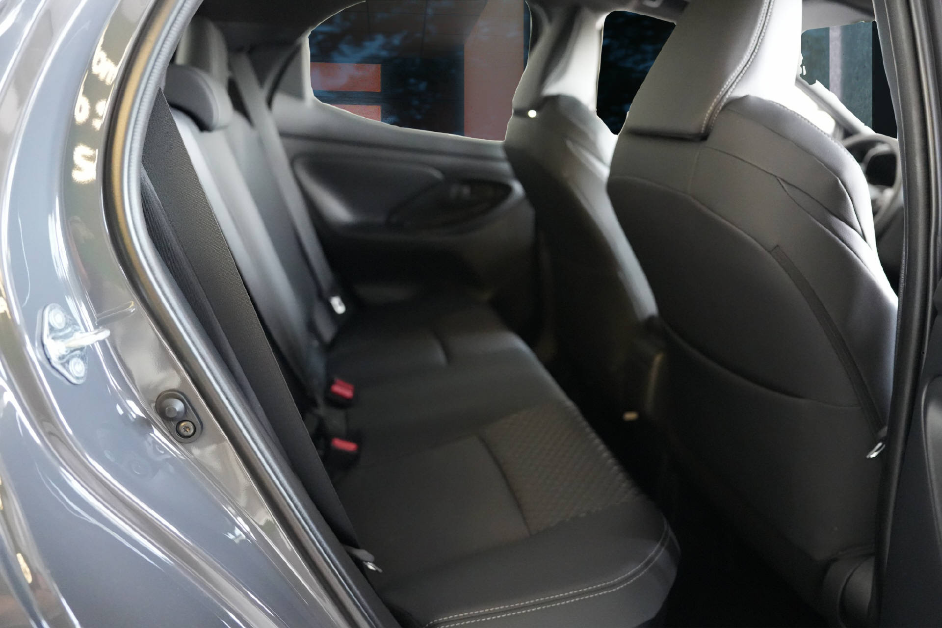 TOYOTA Yaris 1.5 VVT-i HSD Premium - 10