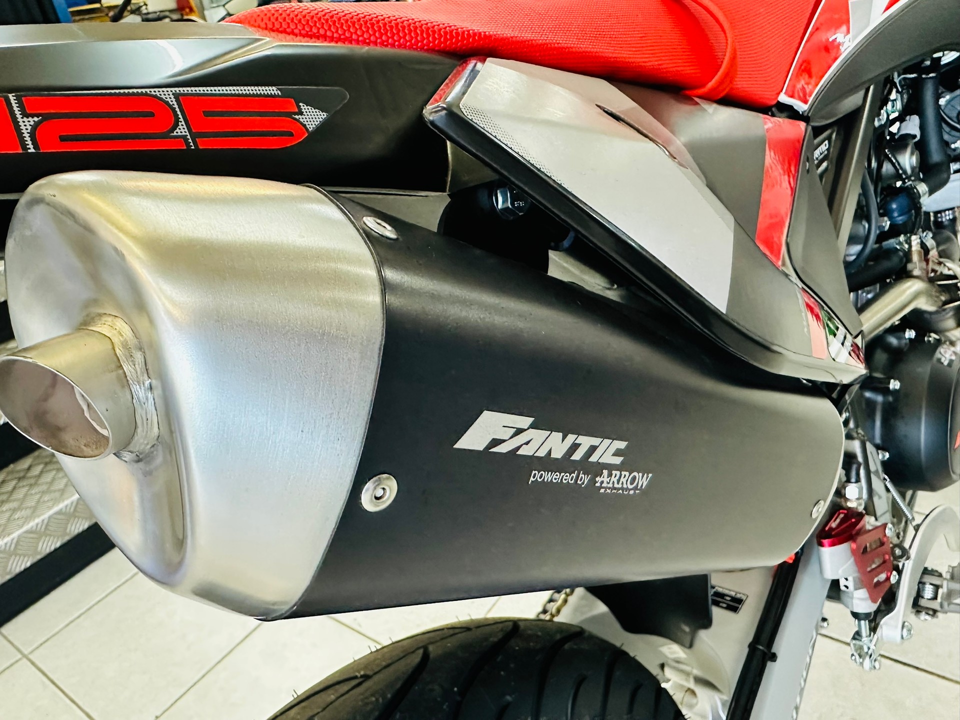 FANTIC XMF 125 Motard Competition - 4
