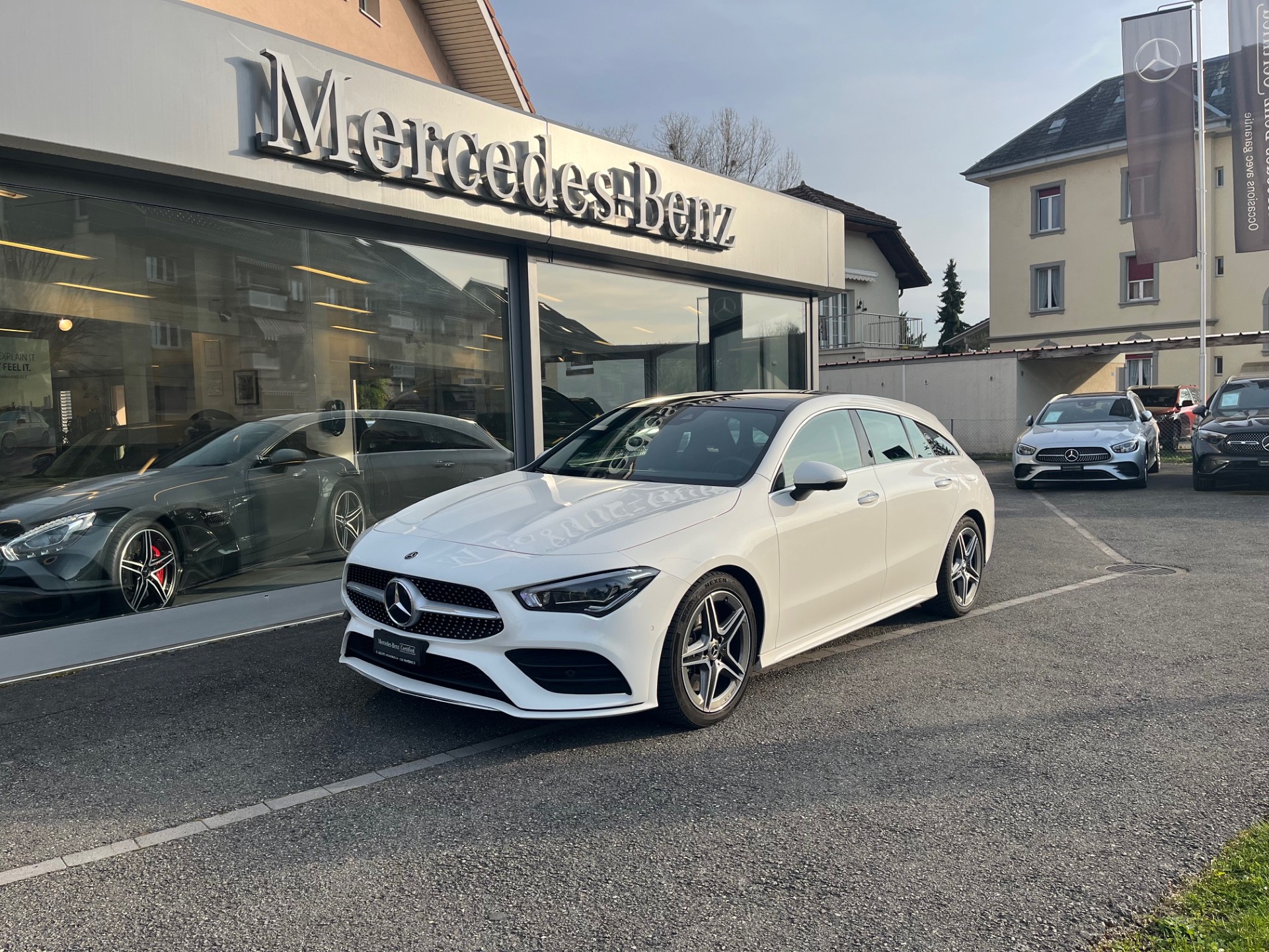 MERCEDES-BENZ CLA Shooting Brake 250 4Matic 7G-DCT AMG Line - 2