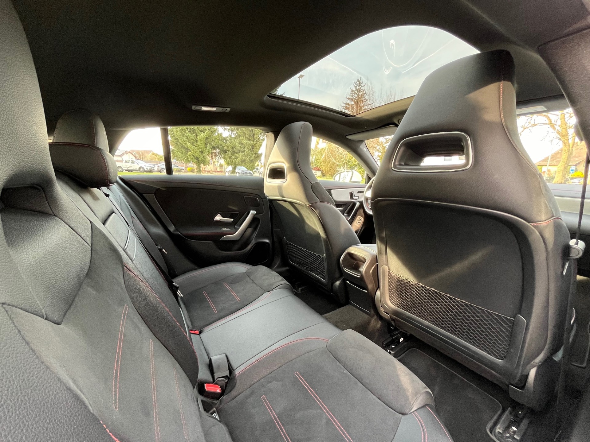 MERCEDES-BENZ CLA Shooting Brake 250 4Matic 7G-DCT AMG Line - 12