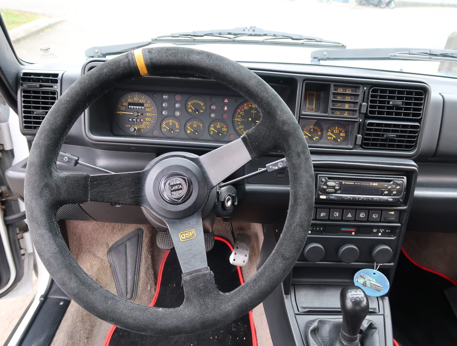 LANCIA Delta HF Integrale ABS - Etat d'origine remarquable - Ligne magistrale et combinaison de couleurs Martini (vétéran) - 14