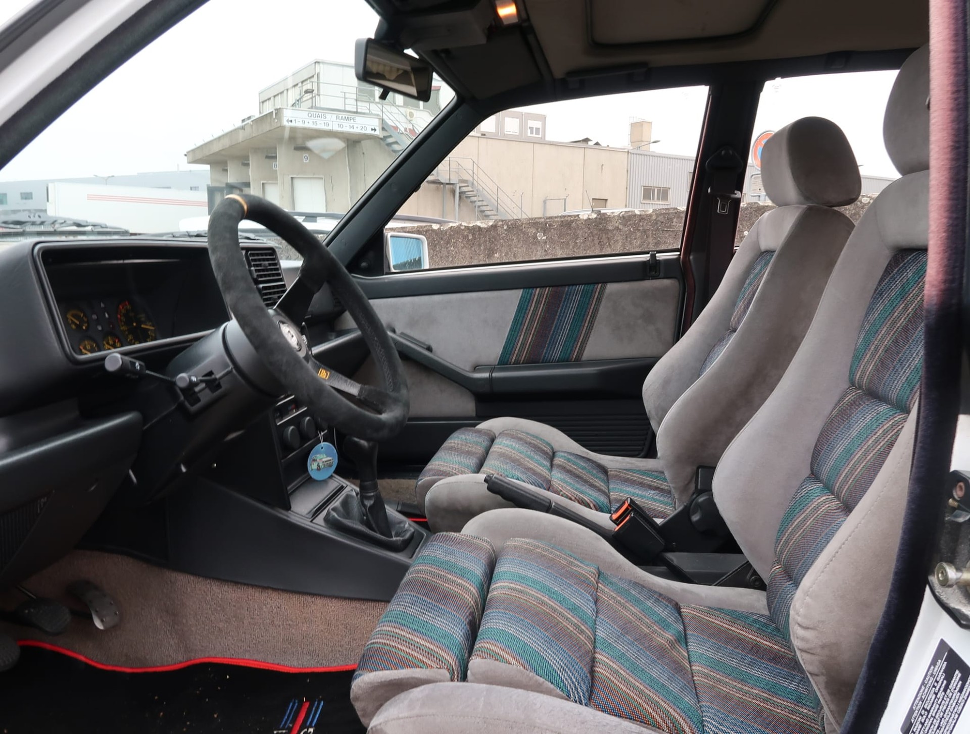 LANCIA Delta HF Integrale ABS - Etat d'origine remarquable - Ligne magistrale et combinaison de couleurs Martini (vétéran) - 17