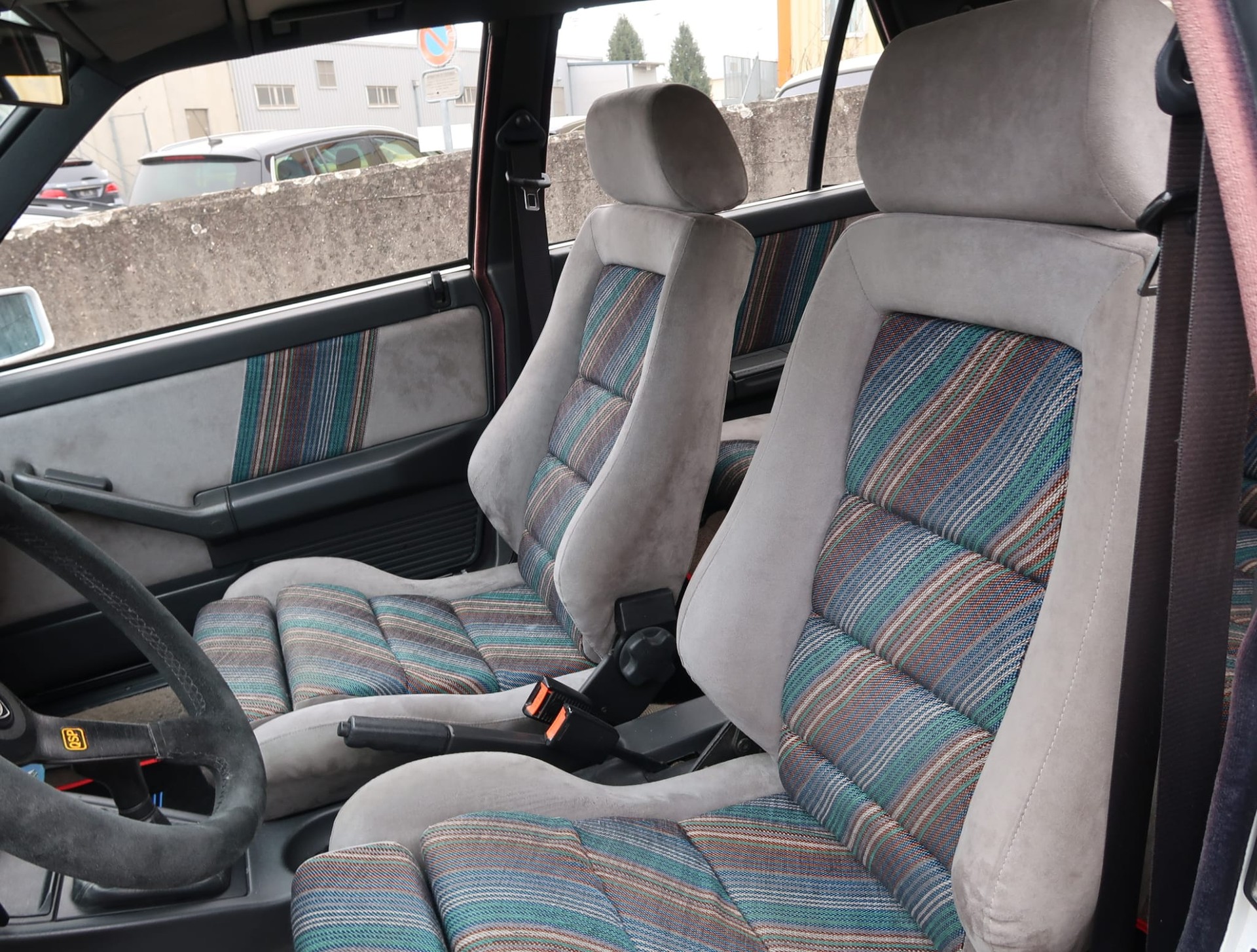 LANCIA Delta HF Integrale ABS - Etat d'origine remarquable - Ligne magistrale et combinaison de couleurs Martini (vétéran) - 16