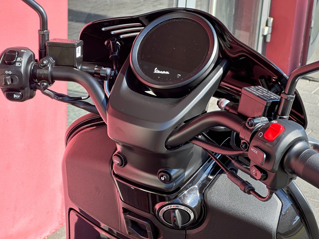 PIAGGIO Vespa GTV 300 - 2