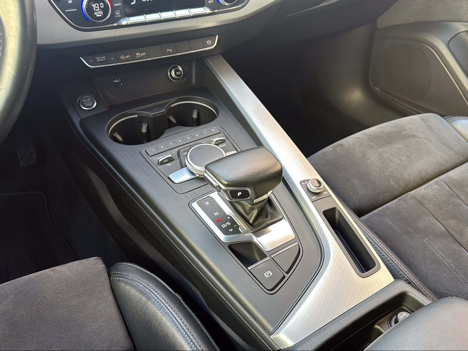 AUDI A4 Avant 2.0 TDI Sport quattro S-tronic - 12