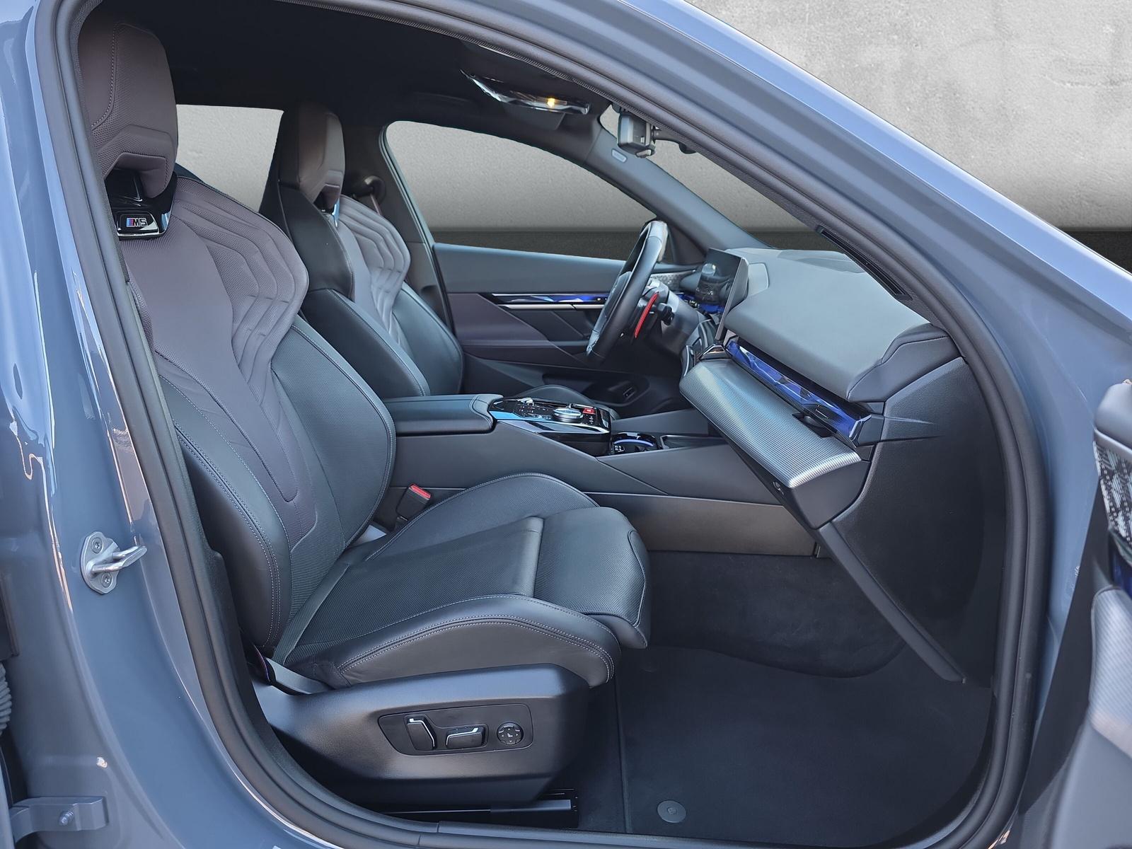 BMW M5 xDrive Touring (CH) * Individual Storm Bay * - 11