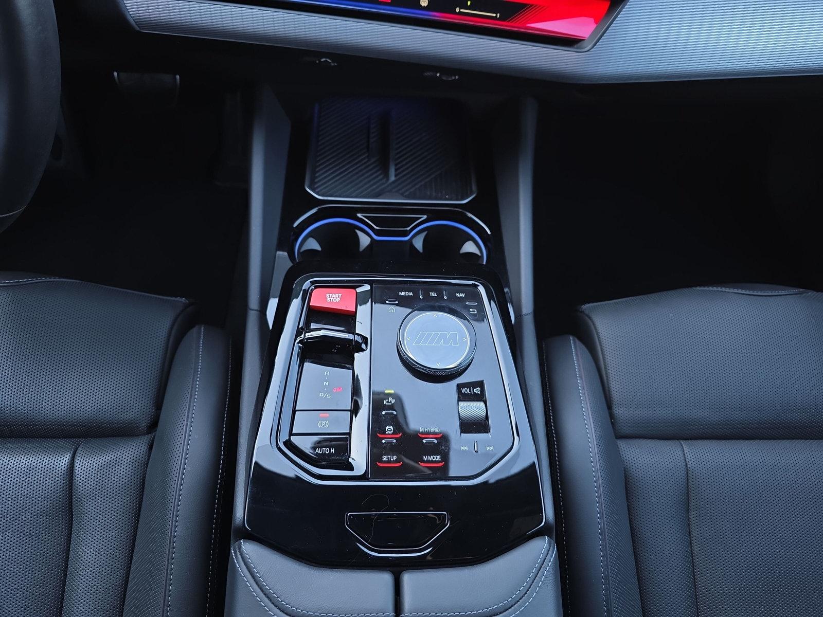 BMW M5 xDrive Touring (CH) * Individual Storm Bay * - 26