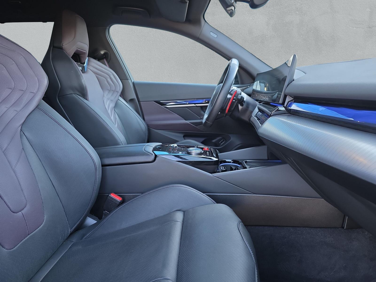 BMW M5 xDrive Touring (CH) * Individual Storm Bay * - 13